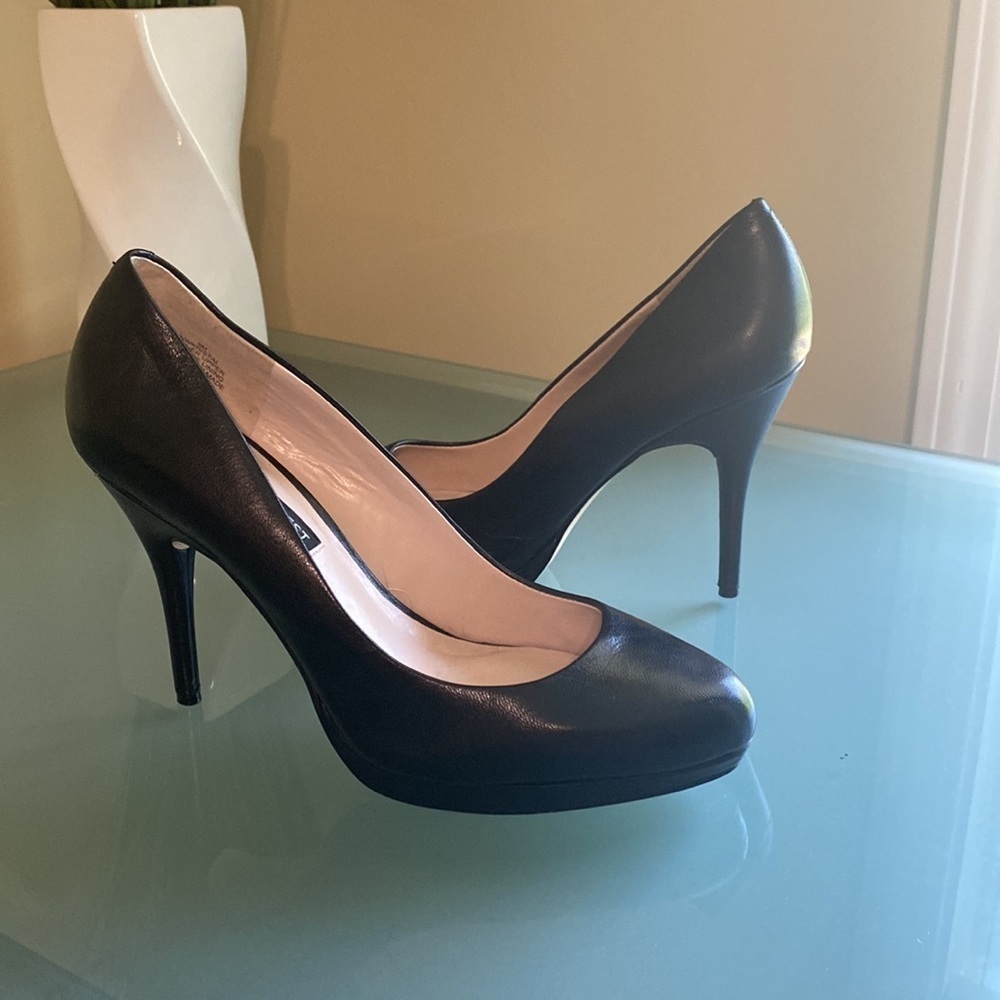 Nine West Platform Heels Nine West Black Leather Pumps Size 9 - Picture 8 of 9